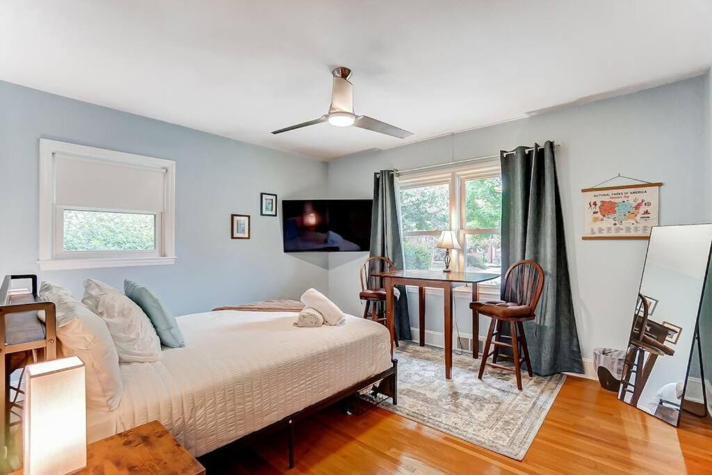 Poolside Bungalow With Fire Pit Fun And King Suite Charlotte Exterior foto