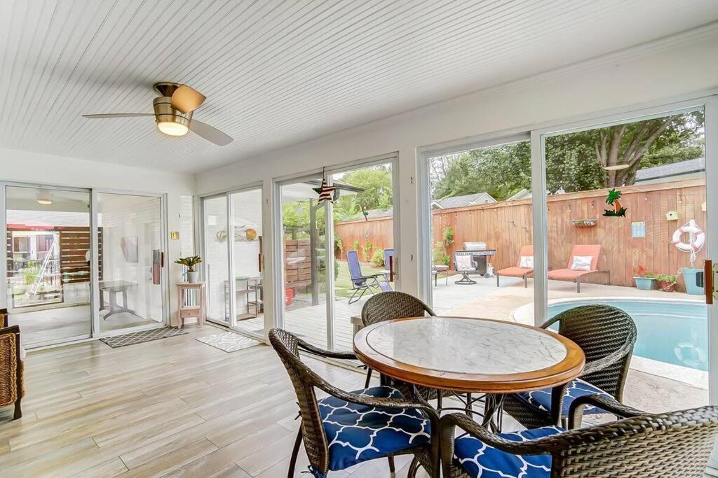 Poolside Bungalow With Fire Pit Fun And King Suite Charlotte Exterior foto